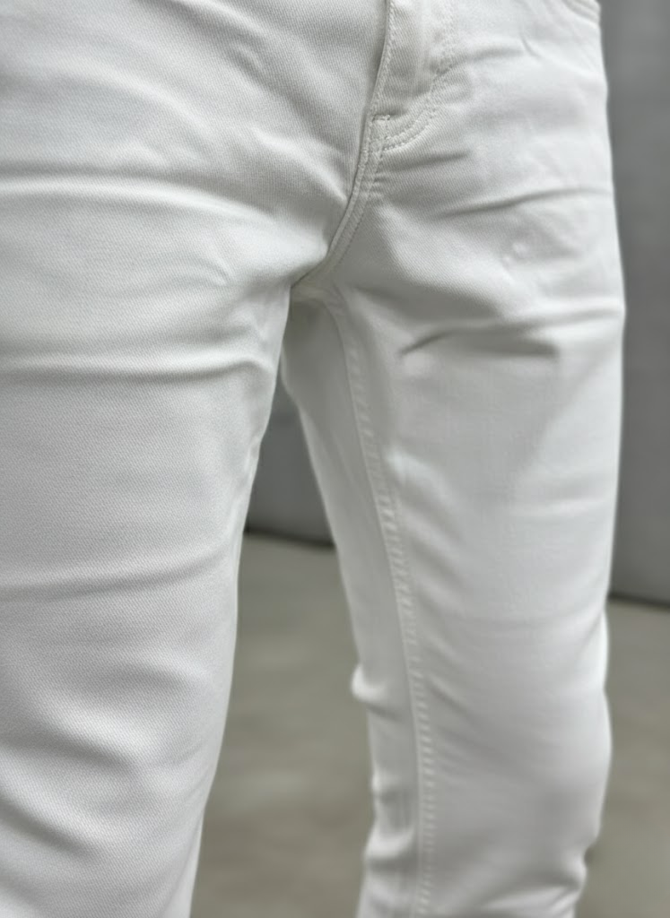 White Slim Fit Jeans – Classic All-Season Essential